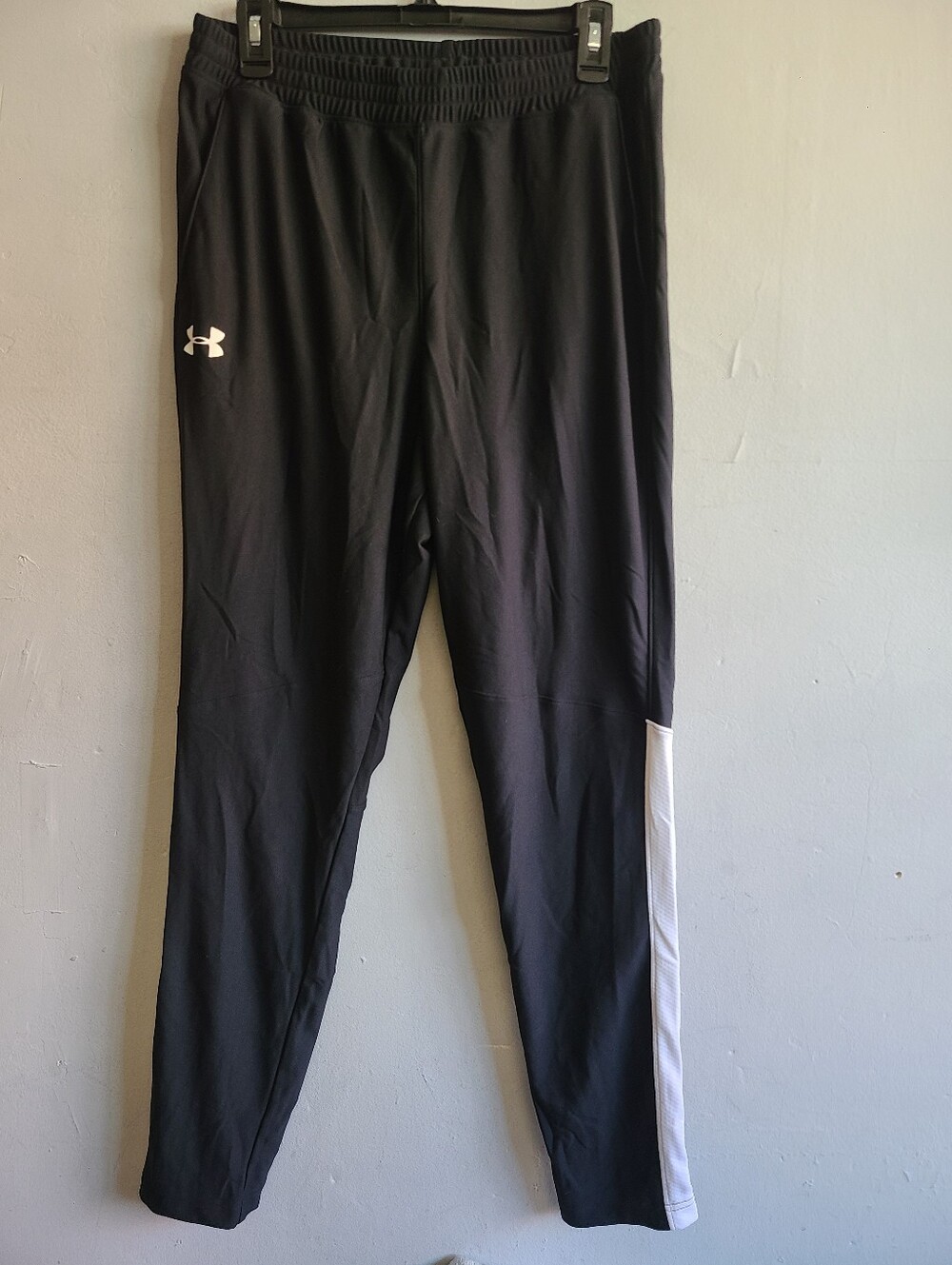 Women's size large Under Armour Twister black jogger fitted track athletic pants